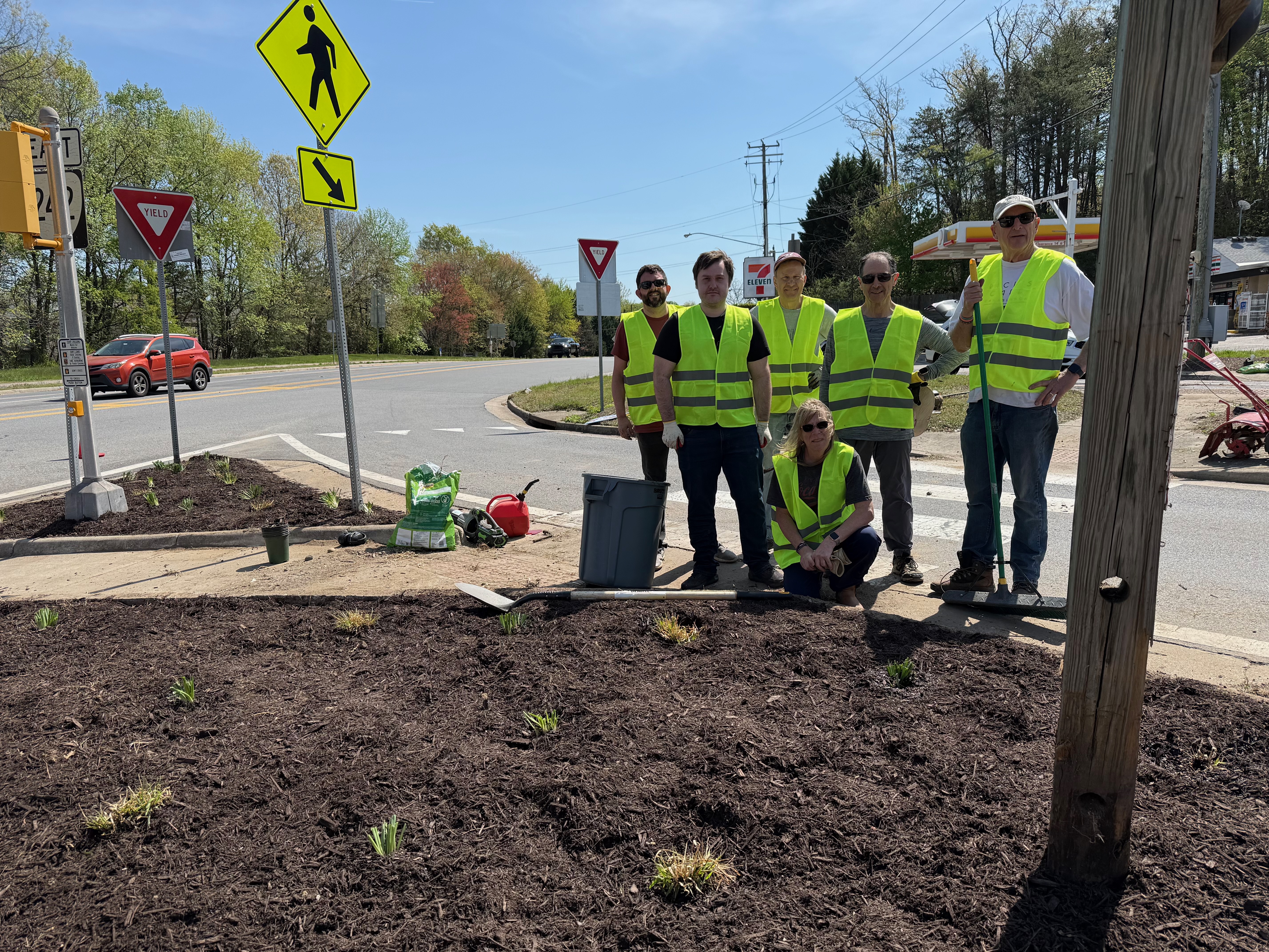 Beautify Lorton volunteers at Project 001 after completing the Richmond Highway and Gunston Road median improvement